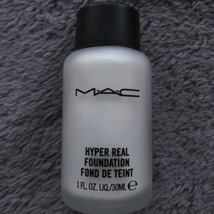 MAC Hyper Real Foundation - Gold FX